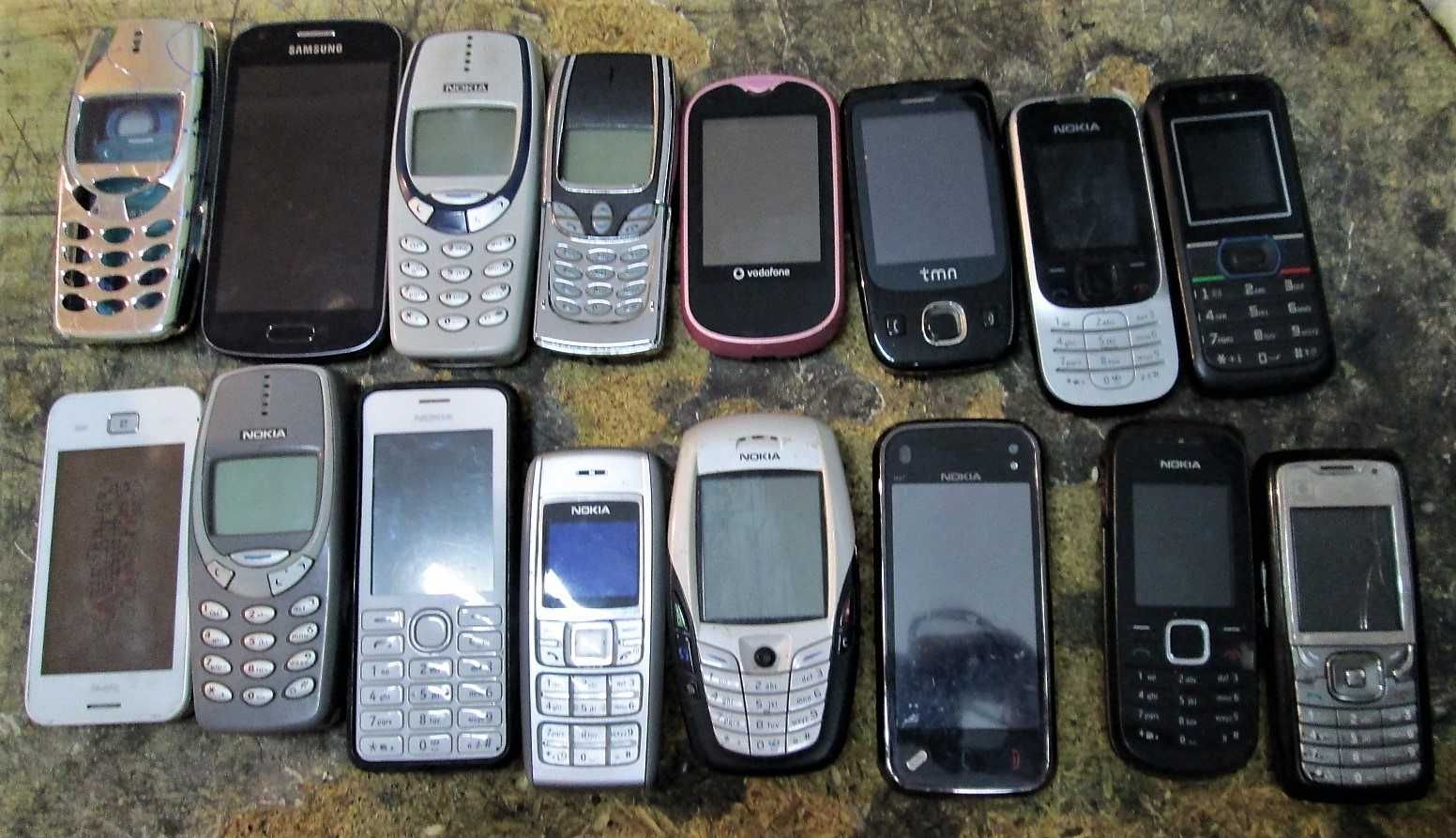 2 telefones (com e sem fio)