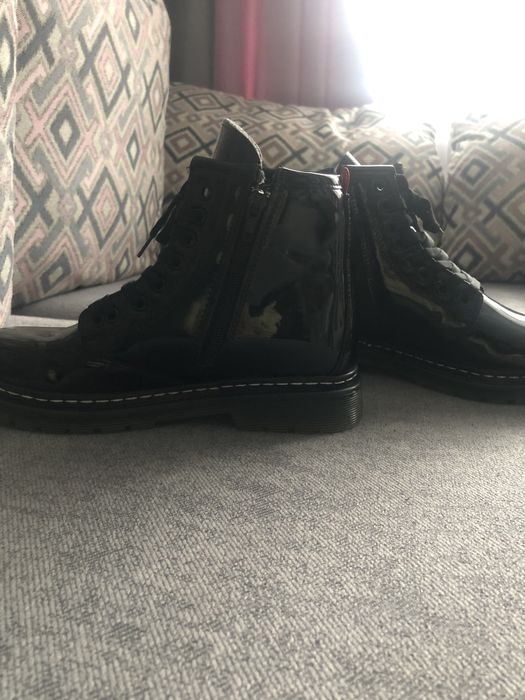 Весняне лакове взуття