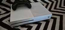 Xbox one s  z napędem +pad