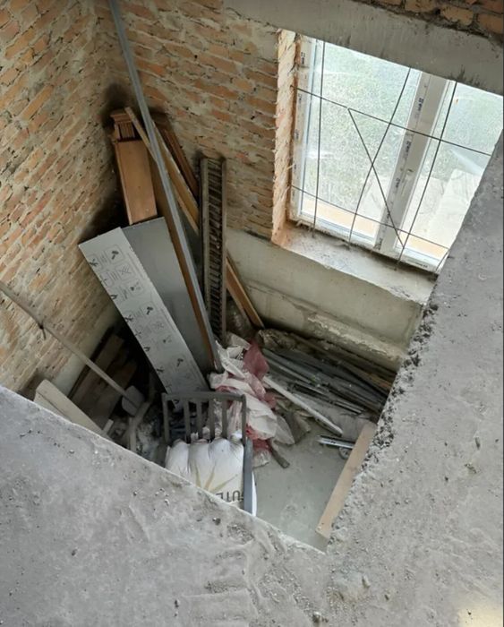 Продаж 3 поверхового дуплекса