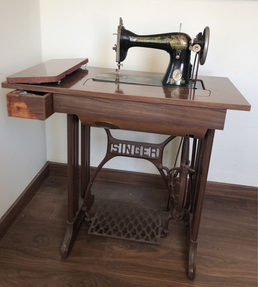 Máquina de Costura Singer