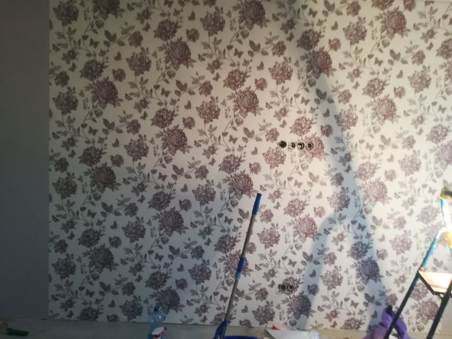 Поклейка обоев, укладка ламината.