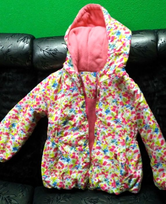 Куртка весна -осень на девочку 3-х лет.