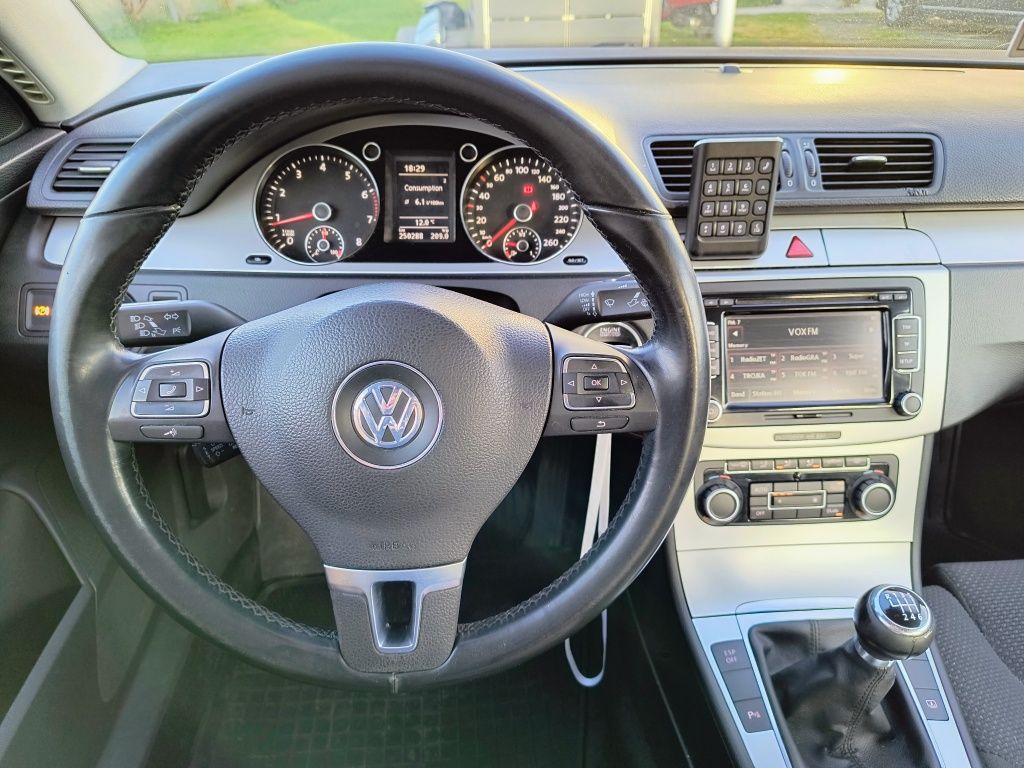 VW Passat B6 lift 1.8 turbo SalonPL 2Właściciel Manual Xenon DVD Alu16