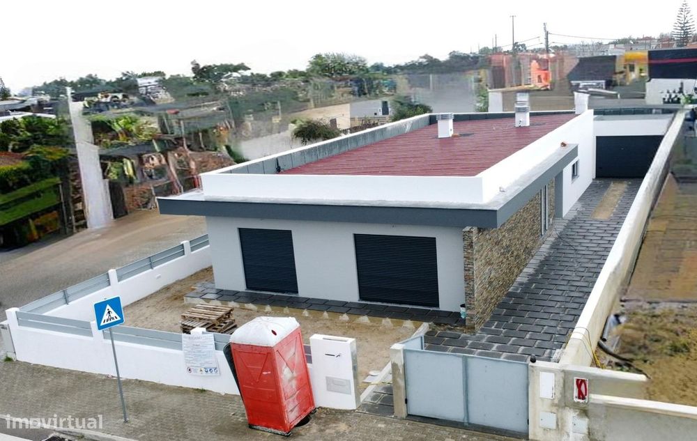 Moradia Terrea T3 com 2 suites, Piscina e Garagem