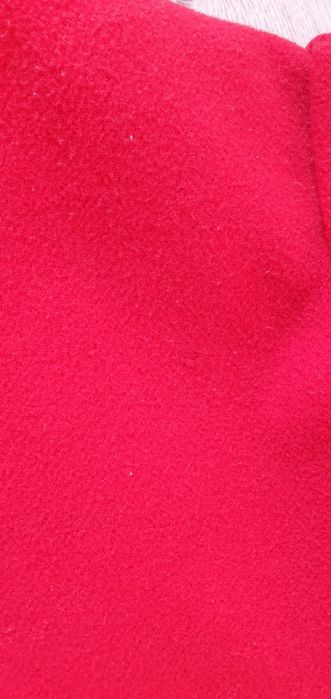 Czerwony płaszczyk 68