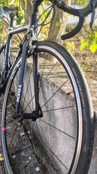 Bicicleta de estrada carbono barata  (trek madone)