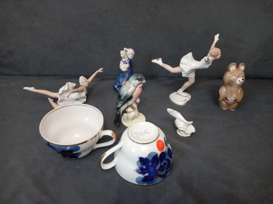 Фарфоровые изделия советских времен,  очень красивые, на некоторых  ес