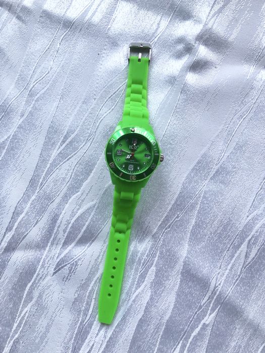 Zielony gumowy zegarek wodoodporny
