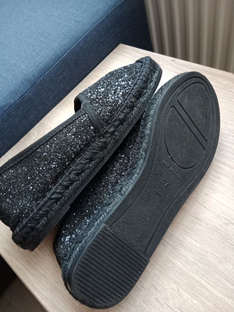 Buty ,espadryle firmy  vidorreta  czarne ,blyszczące,rozmiar  37
