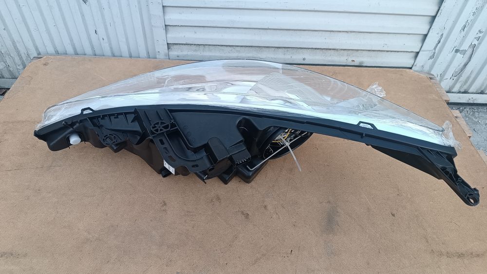 Vendo farol direito de Peugeot 207 ano 2006/09