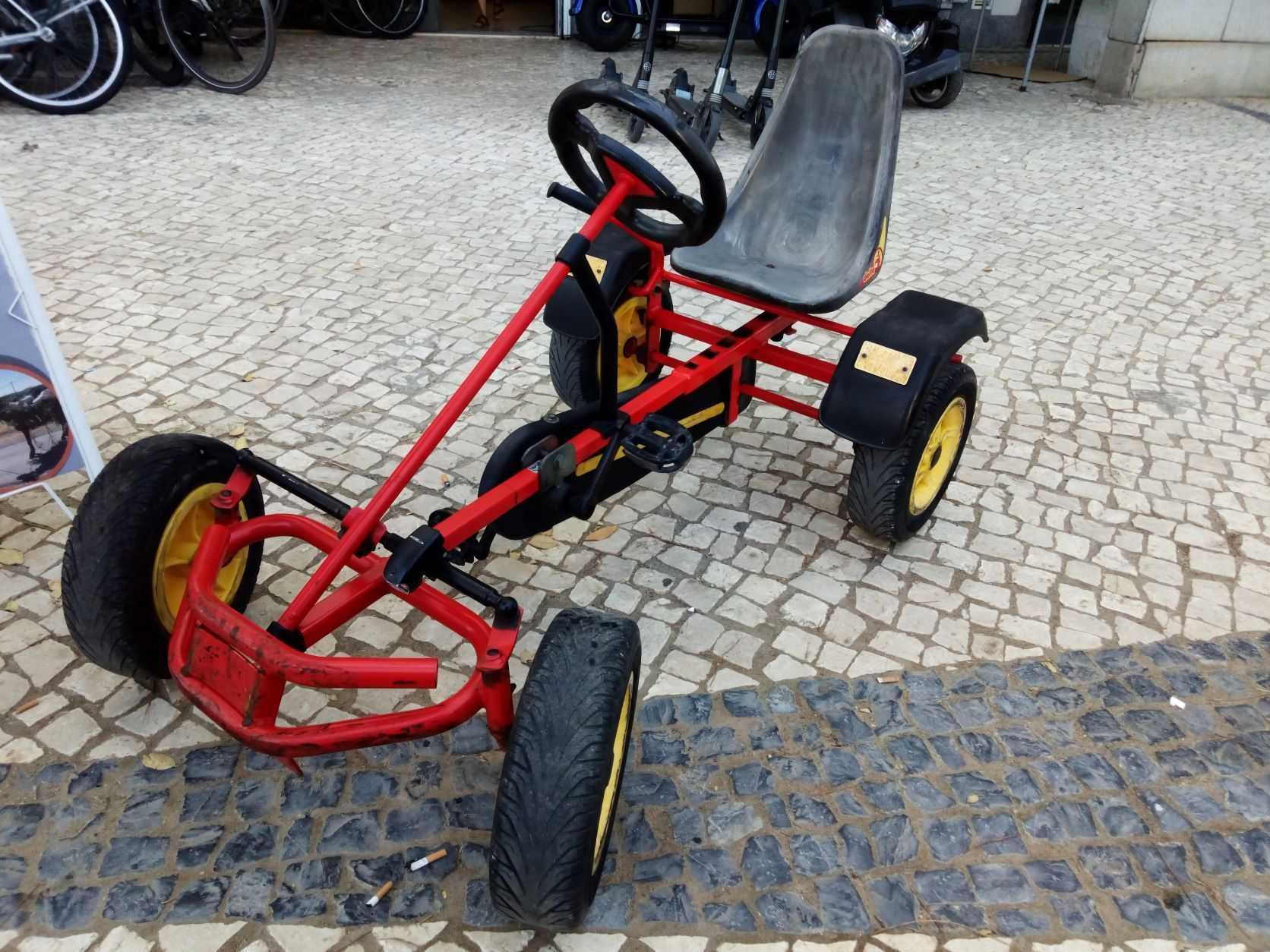 Carrinho a pedal