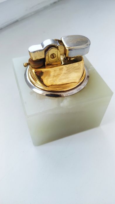 Винтажная зажигалка