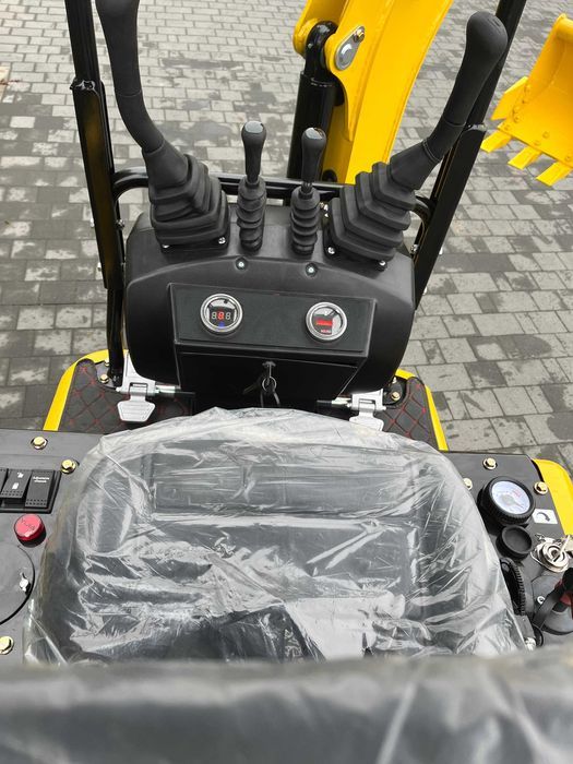 Nowa minikoparka Gunter Grossmann GG900. Silnik Kubota