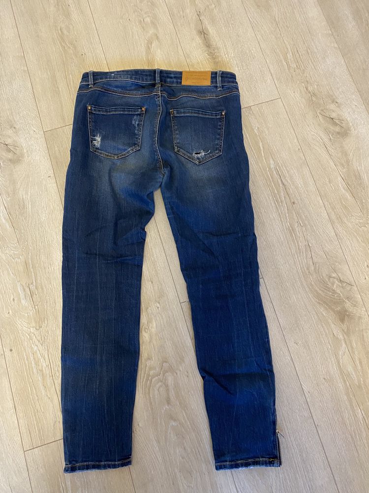 Spodnie jeans z przetarciami