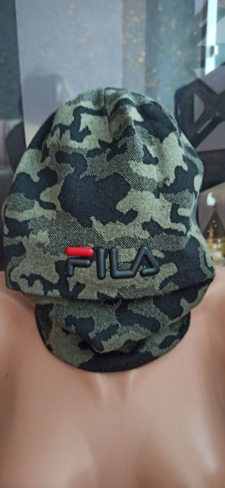 Продам  осенние  шапки, зимние наборы, бафы.