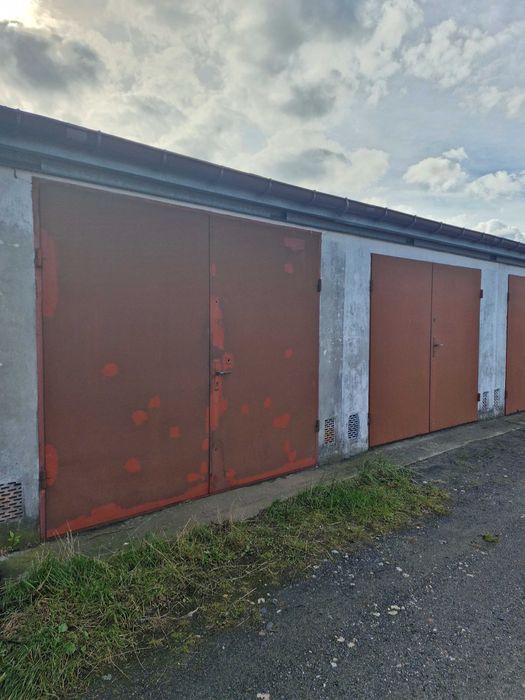Wynajmę DUŻY garaż/magazyn 22m ul. Dmowskiego na przeciwko Biedronki