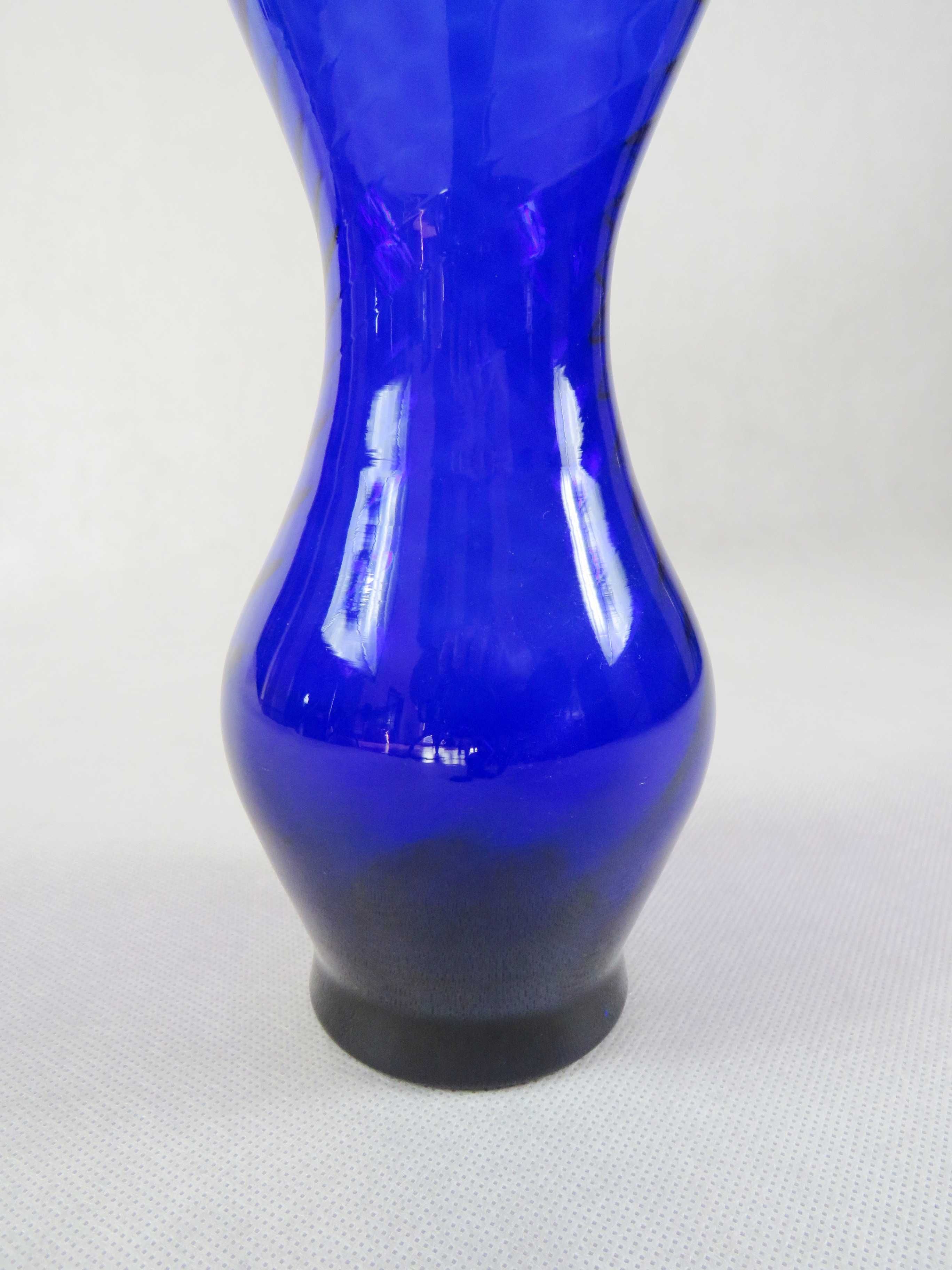 Kobaltowy wazon Krosno niebieski wazon PRL kolorowe szkło Wazon 23 cm