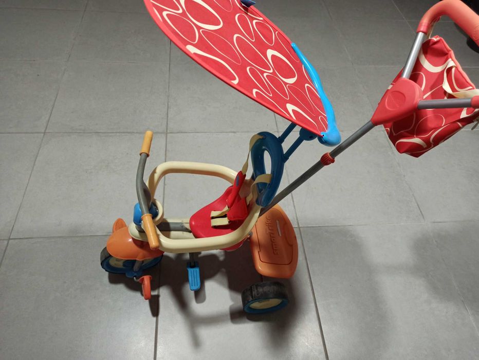 Triciclo com protetor de sol