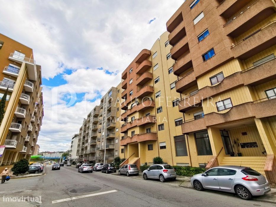 Apartamento T2+1 junto ao centro de Famalicão