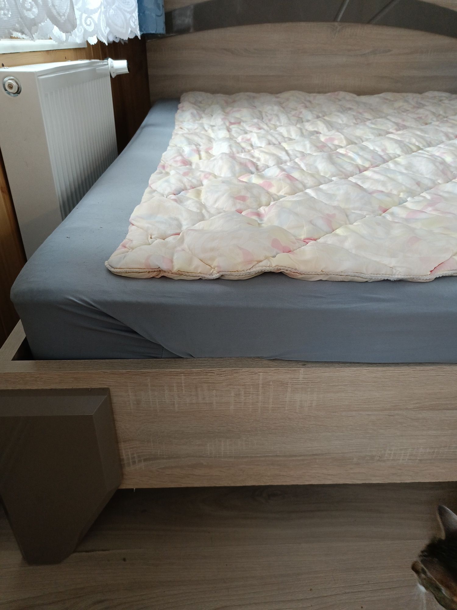 Oddam za darmo łóżko z materacem i stelarzem