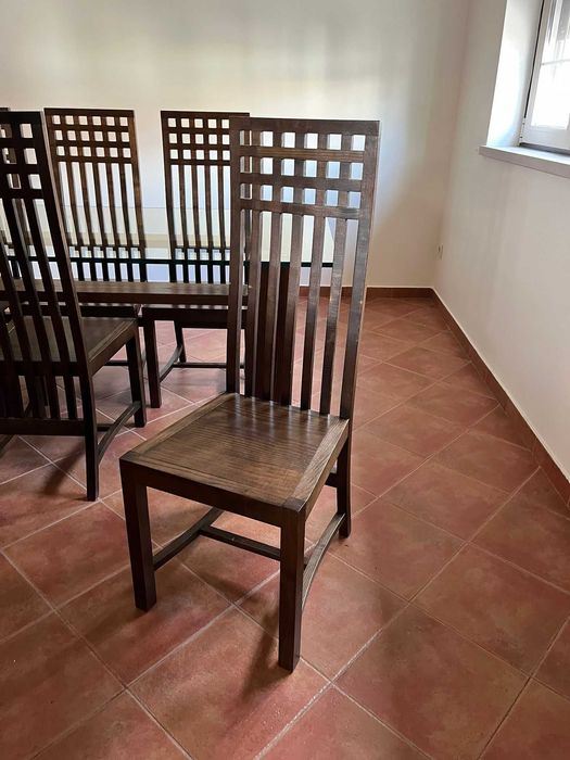 Mesa de casa de jantar e cadeiras