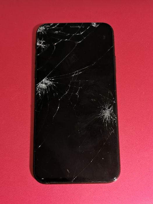 IPhone x битий заблокований