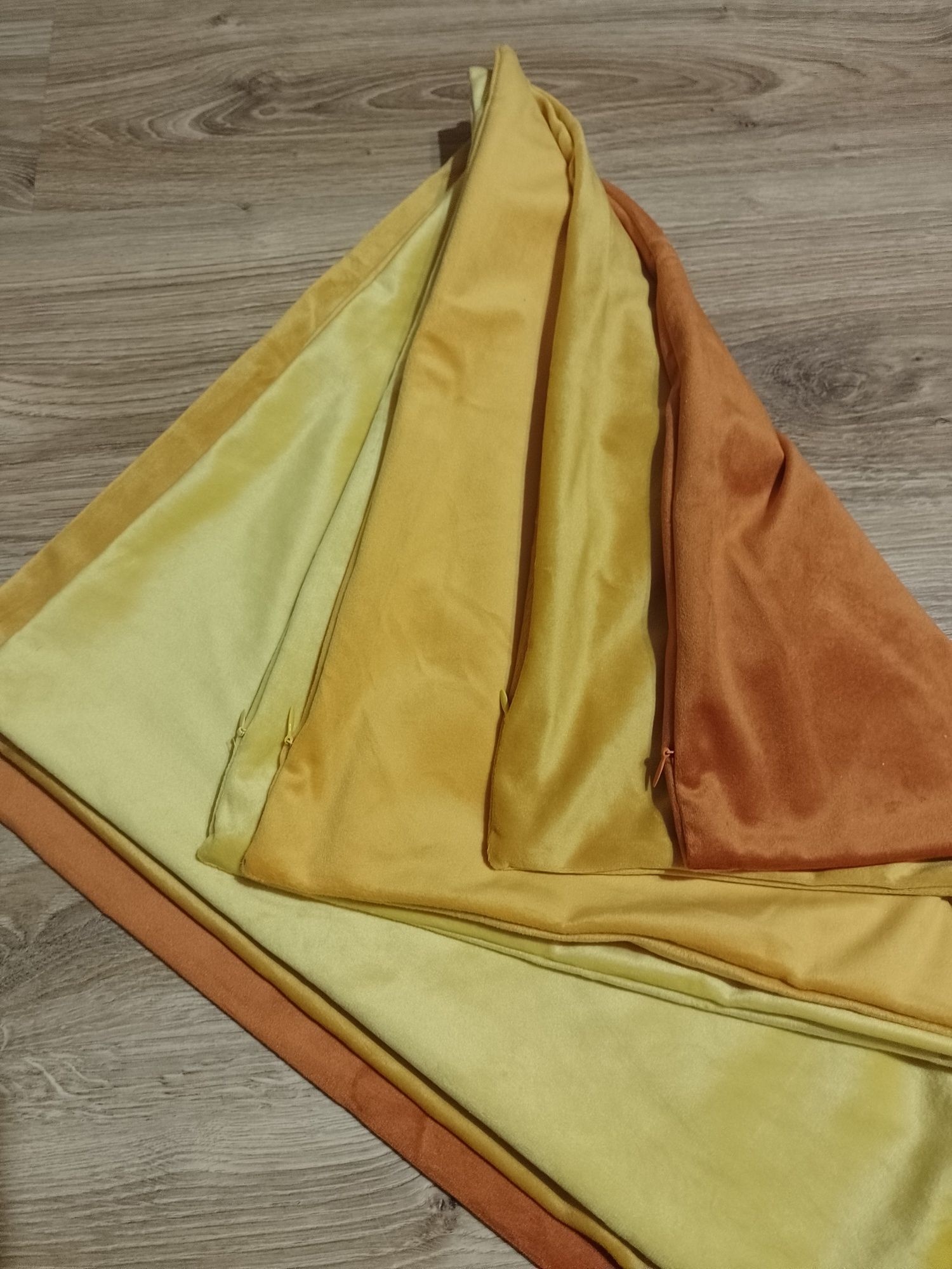 Zestaw 4 poszewek dekoracyjnych 40x40 aksamitne Miulee