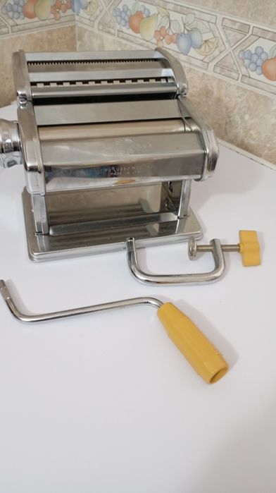 Máquina manual para fazer massa