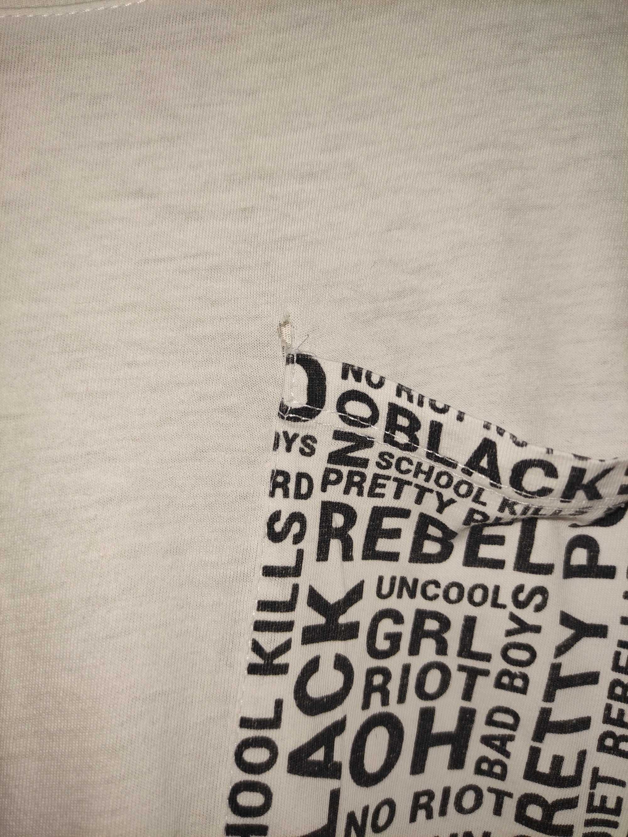 Biały t-shirt z kieszonką