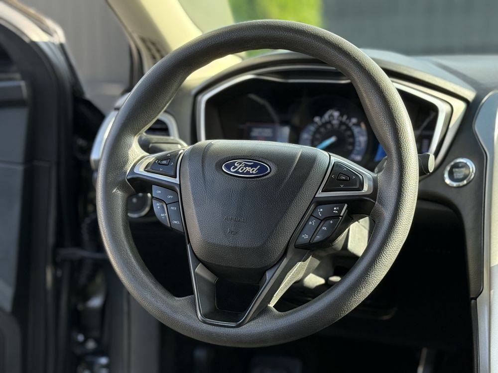 Ford Fusion Hybrid в идеальном состоянии