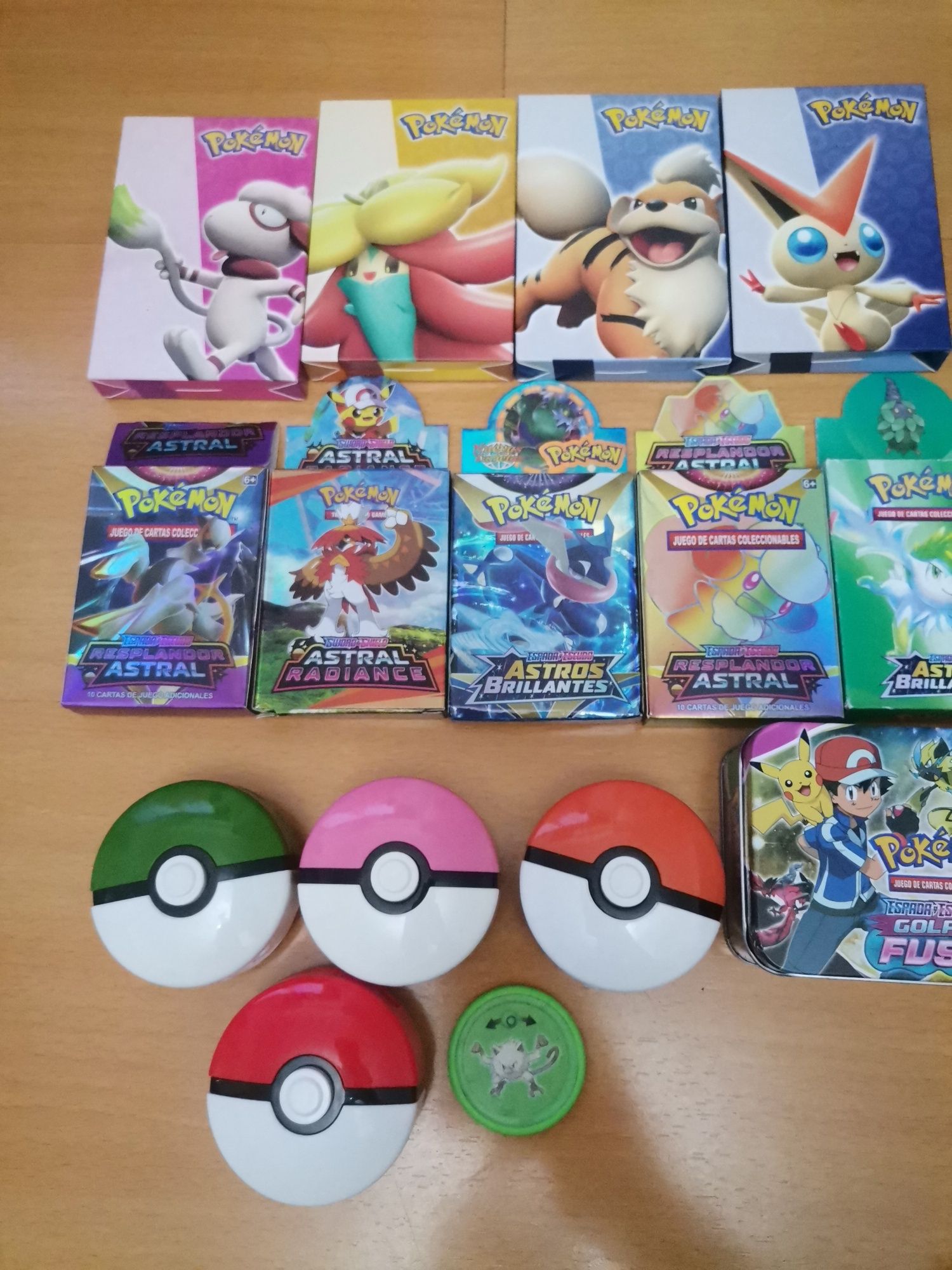 Pokemon pack cartas e figuras