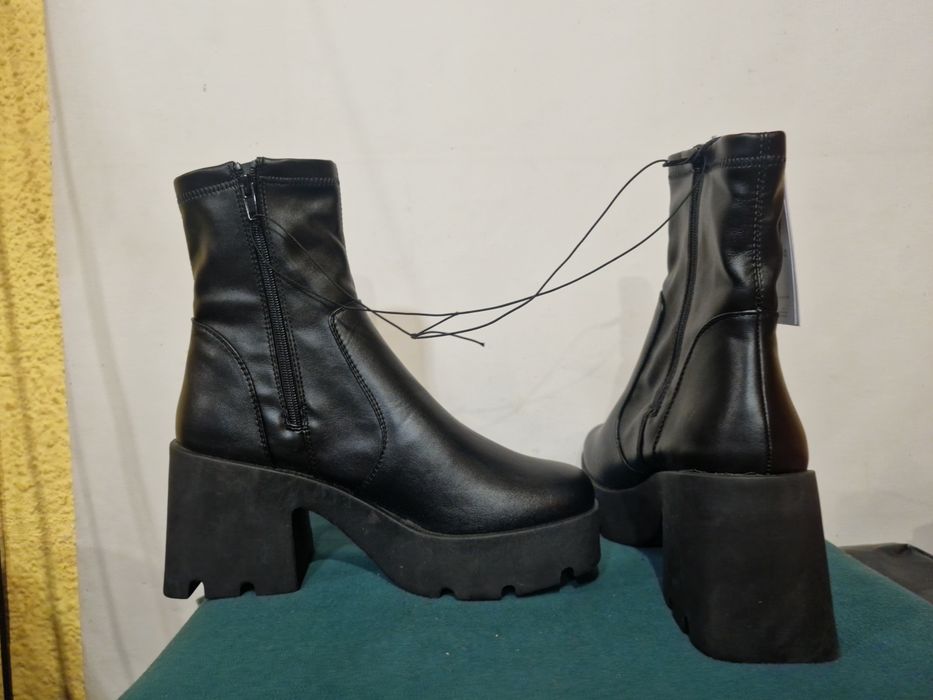 Noww Sinsay buty na obcasie roz,40,buty za kostkę skóra