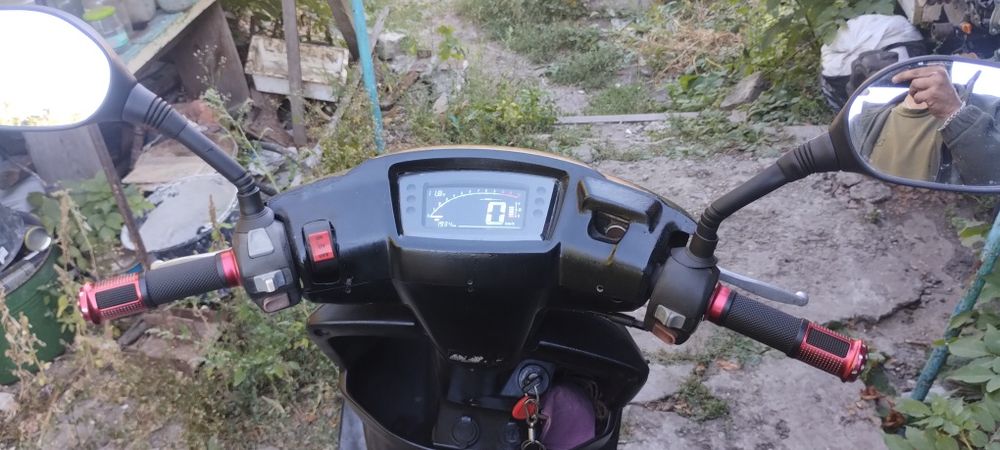 Три скутер Yamaha.             .