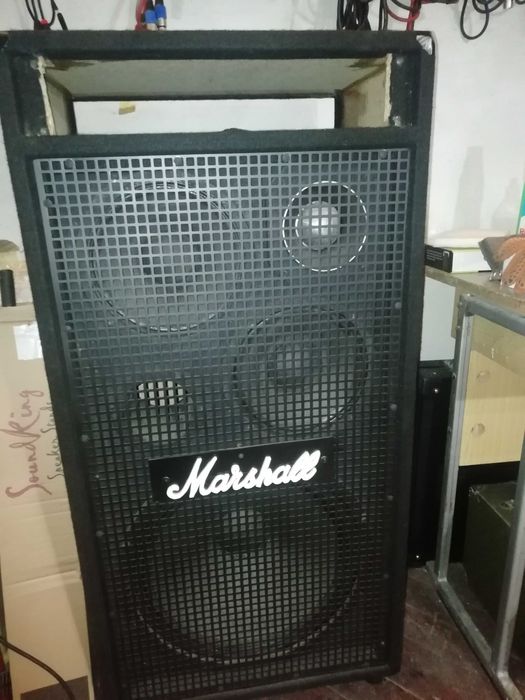 , мощная колонка для клавишных или бас гитары.