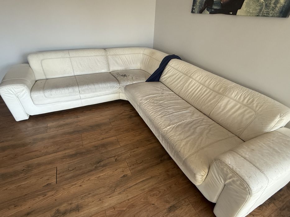 Oddam za darmo narożnik z funkcją spania ze skóry naturalnej.