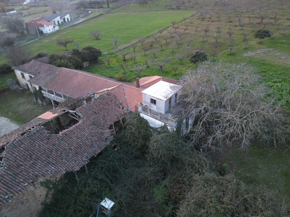 casa localizada na aldeia de podence