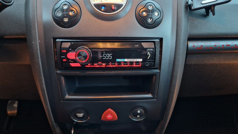 Автомобиль Renault Megan 1,6