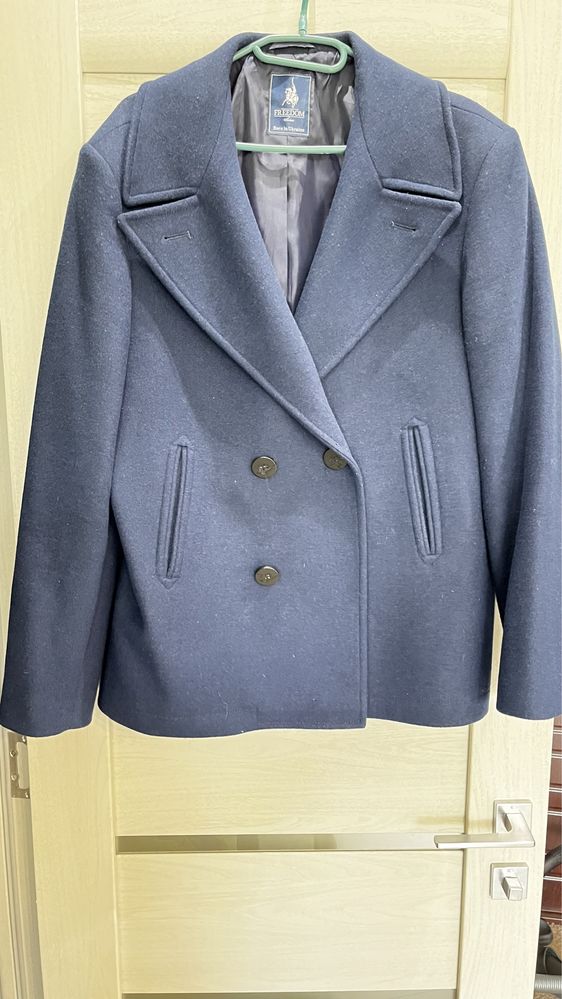 Продам муж. пальто б/у, р. 52