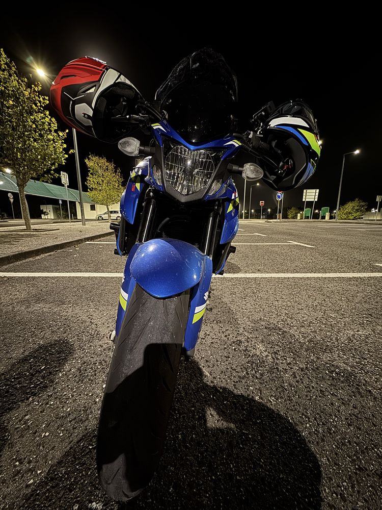 Suzuki GSX S750 com extras