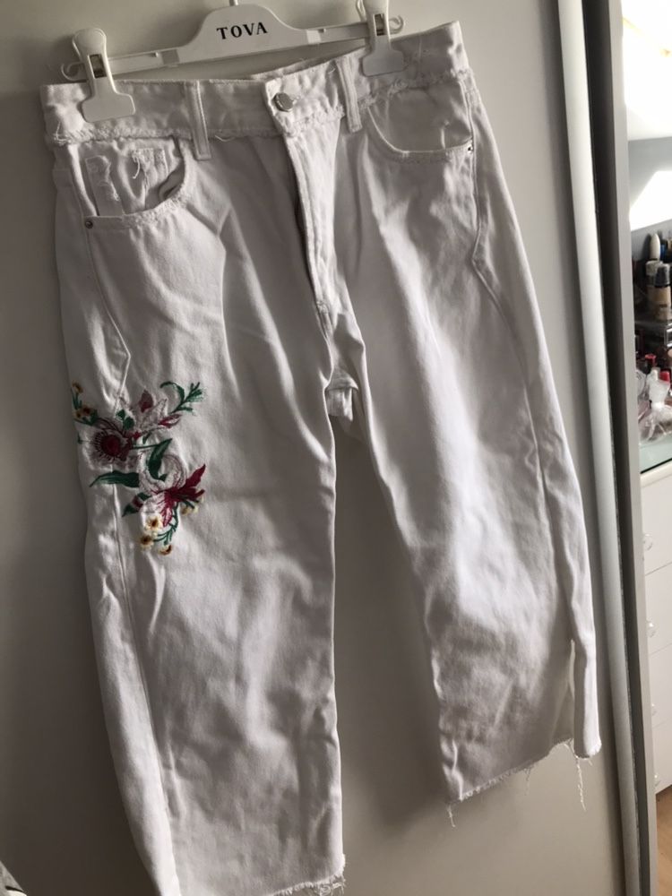 Białe spodnie szerokie jeansy z nadrukiem ZARA M