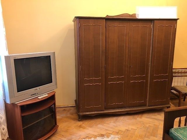 Продам 2 кімнатну квартиру, можна під комерцію!