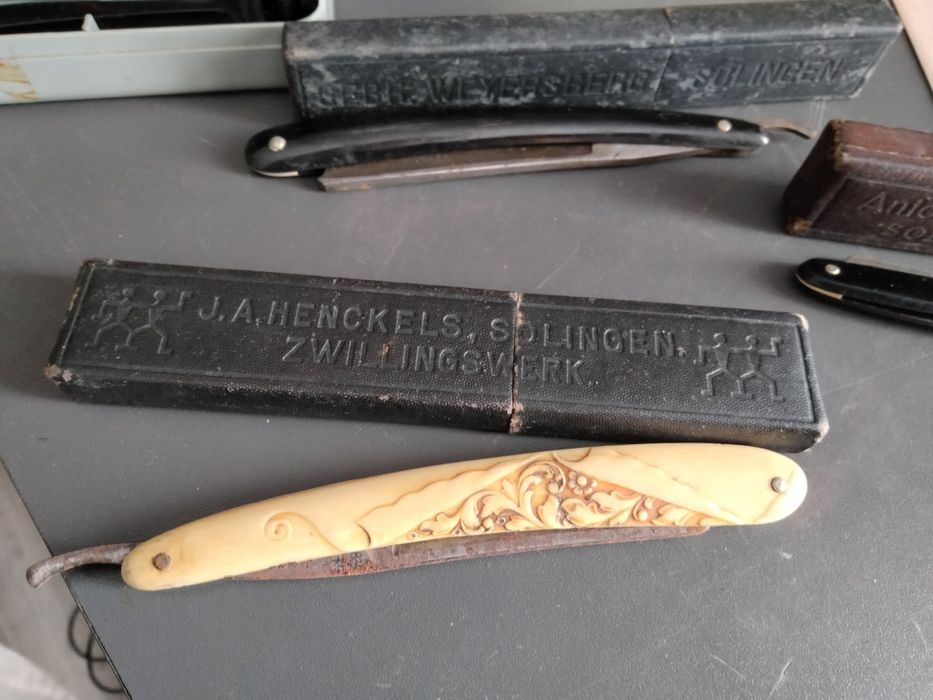 Antigo conjunto de acessórios de barbearia