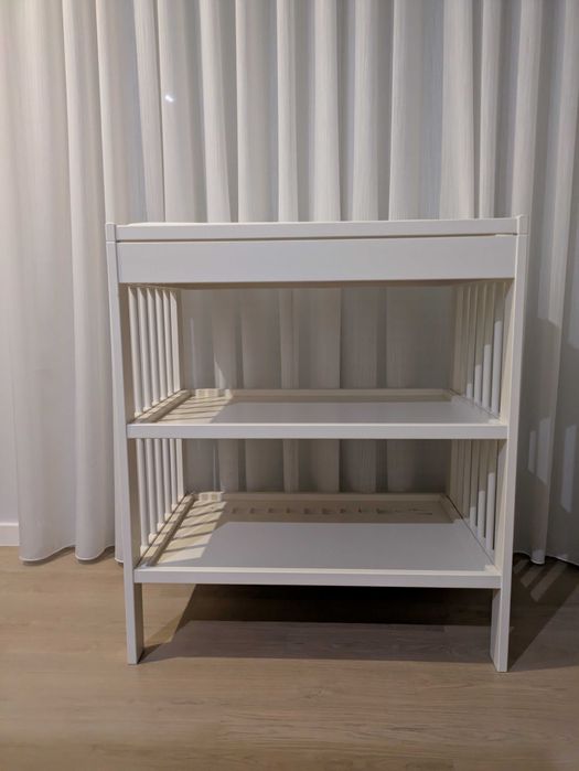 GULLIVER (Trocador IKEA) + VADRA (Muda-fraldas IKEA)