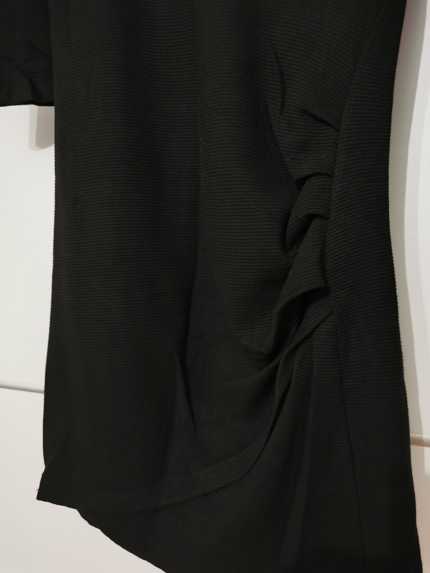 Czarna sukienka mango