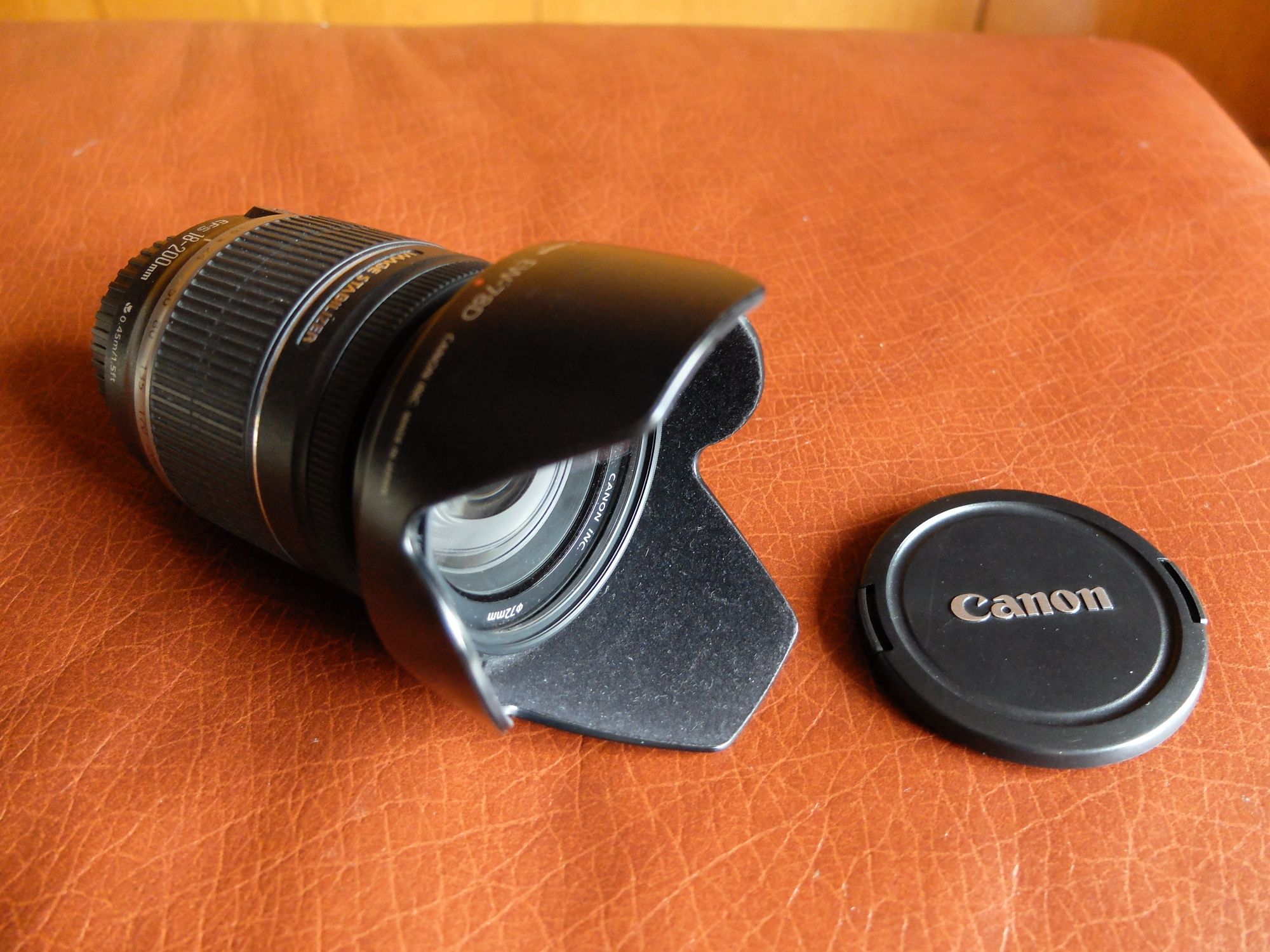 Canon 600D + Canon 18-200mm + canon 50mm + acessórios