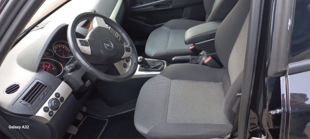 Astra H  biksenon skrętny  klimatronik 1,7 cdti  hatchback