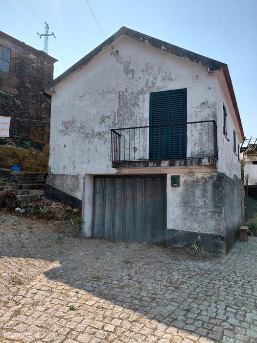 Moradia T2 para remodelação em Rebordelo – Amarante