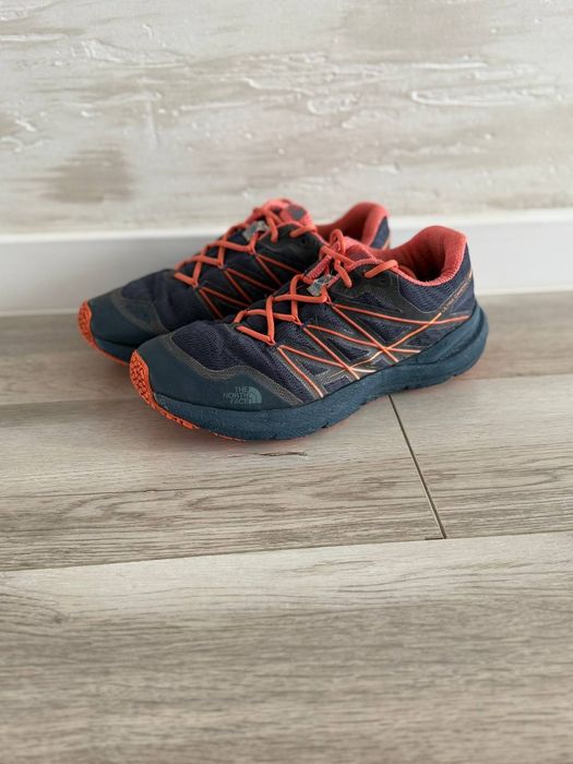 Кросівки the north face