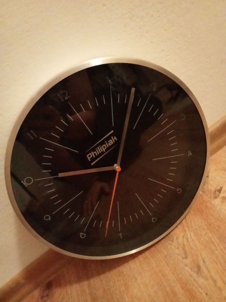 Nowy zegar ścienny firmy Philipiak na baterię.